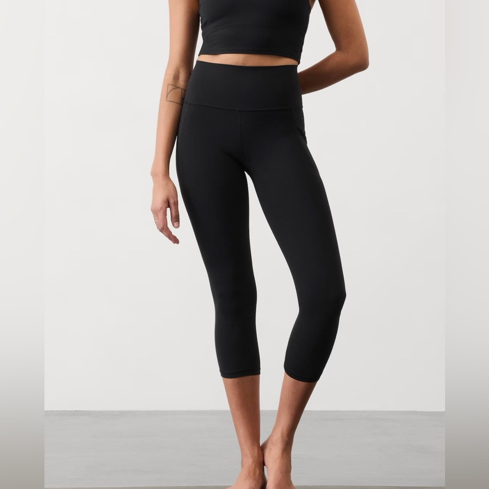 Athleta Salutation Capri Leggings, black, sz Small